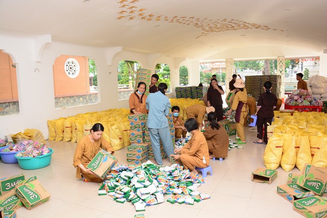 Continuing to support people in need in the Covid-19 pandemic of Hoang Phap Pagoda (series 2)